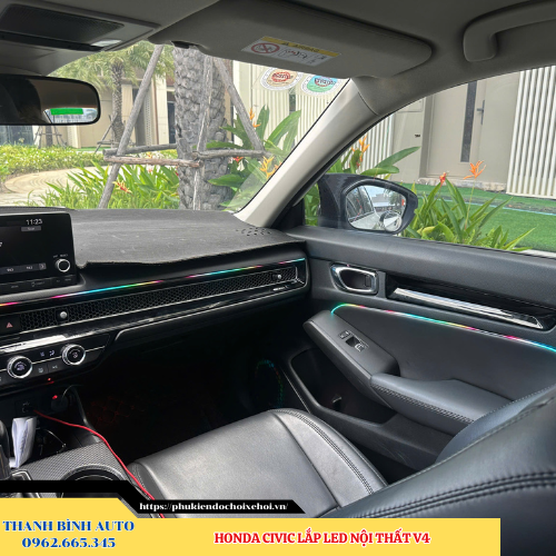 Honda Civic nâng tầm đẳng cấp với Led nội thất V4 Thanh Bình Auto